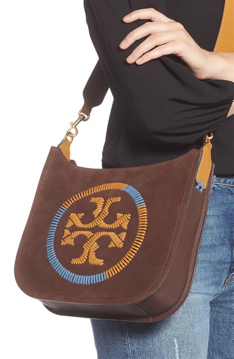 tory burch handbags logo.